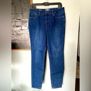 NYDJ mid rise skinny jeans lift & tuck technology size 6